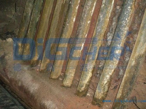 鍋爐高壓清洗機清洗后的鍋爐聯(lián)箱及水冷壁